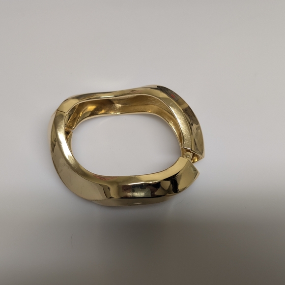 Gold Hinged Wavy Bangle Bracelet - Picture 2 of 7
